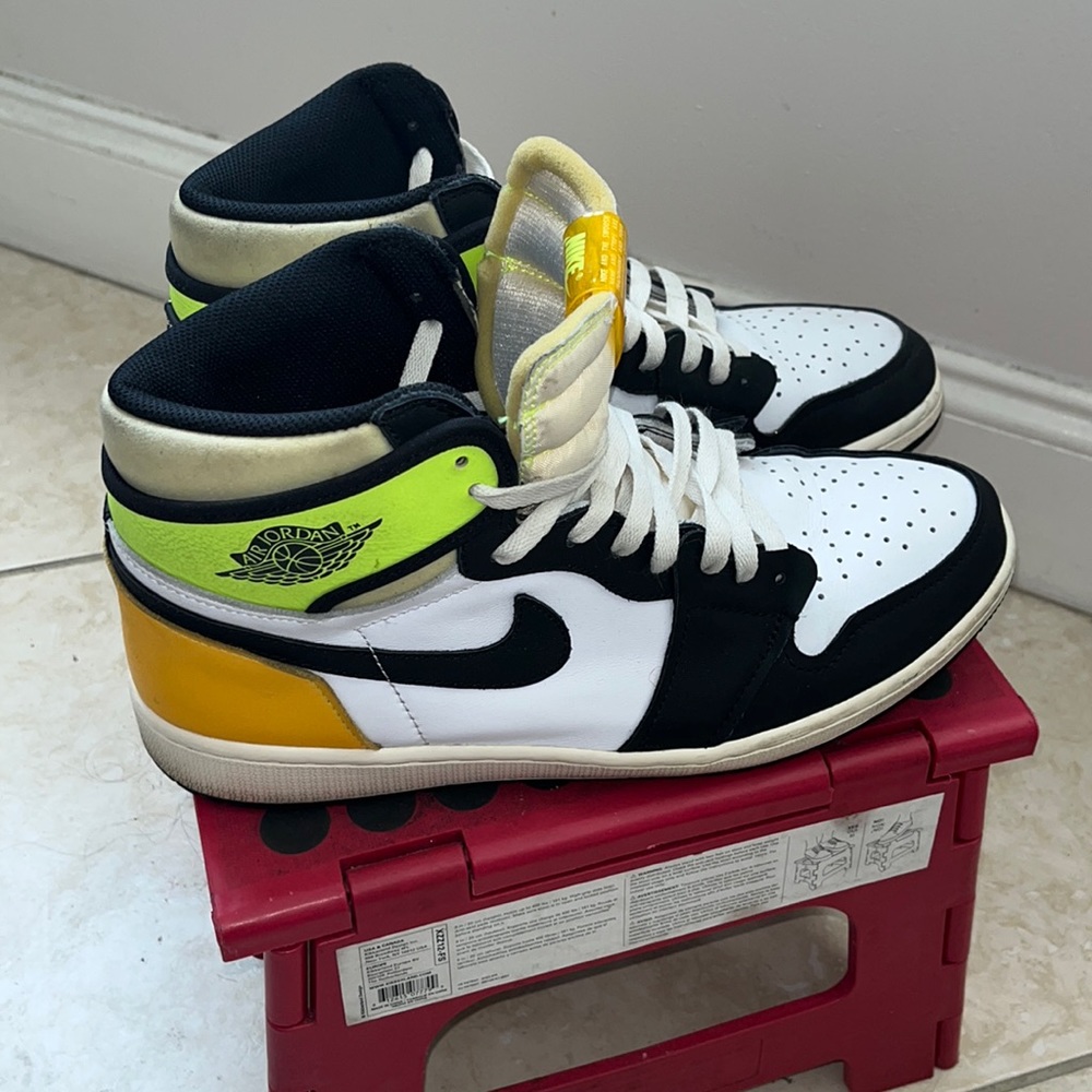 MENS AIR JORDAN 1 SIZE 12 Retro High White Black Volt University Gold (AS IS)